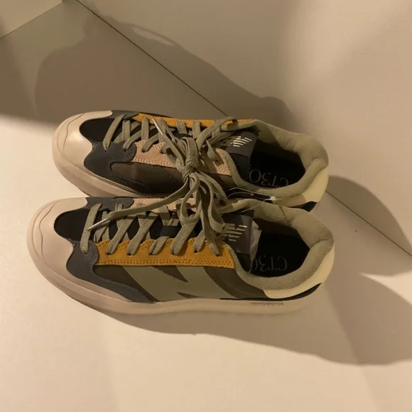 Earth Tone New Balance Size 8 Men US